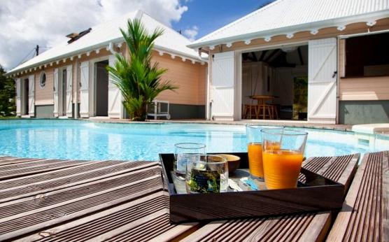 Villa créole Martinique piscine privée vue mer (9).jpg