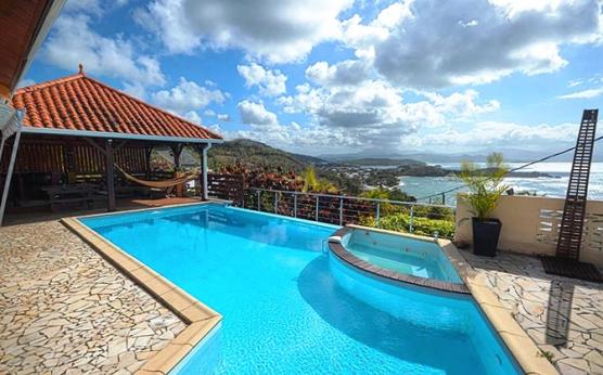 Villa Martinique piscine privée vue mer - Les terrasses de la Caravelle.jpg